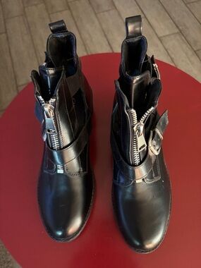 C’M Paris Black Zip-Front Women's Ankle Boots